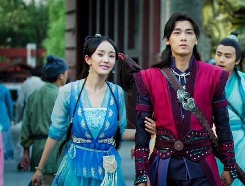 播放李易峰出演的_李易峰的演出早已成为经典，观众难忘_李易峰演绎经历