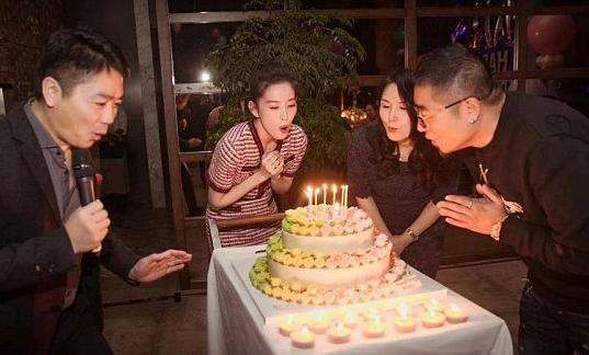 马化腾是什么样的谈判者_社交时代的领军者：马化腾的故事_马化腾社会价值